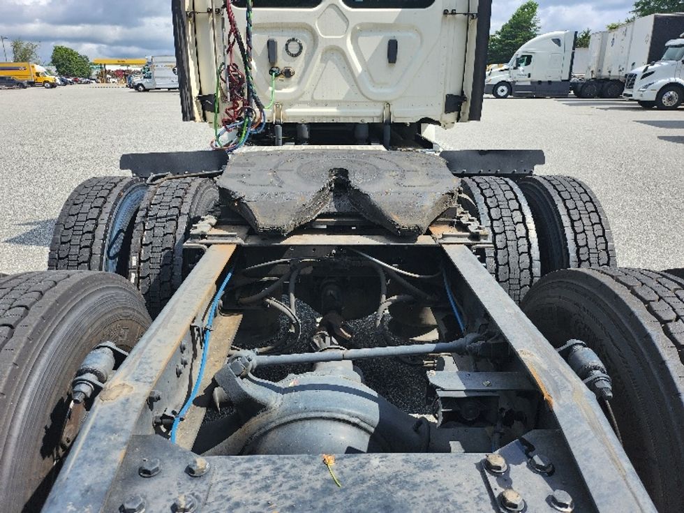 Day Cab Tractor-Heavy Duty Tractors-Freightliner-2022-T12664ST-Greensboro-NC-574,517\n\t\tmiles-$ 46,000 - Image 6