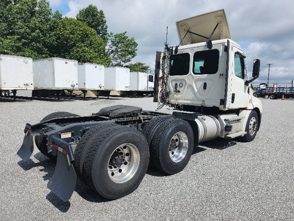 Day Cab Tractor-Heavy Duty Tractors-Freightliner-2022-T12664ST-Greensboro-NC-574,517\n\t\tmiles-$ 46,000 - Image 7