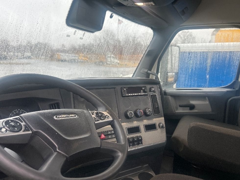 Day Cab Tractor-Heavy Duty Tractors-Freightliner-2022-T12664ST-Greensboro-NC-847,107\n\t\tmiles-$ 33,000 - Image 10