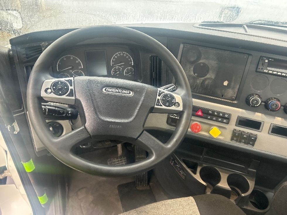 Day Cab Tractor-Heavy Duty Tractors-Freightliner-2022-T12664ST-Greensboro-NC-847,107\n\t\tmiles-$ 33,000 - Image 11