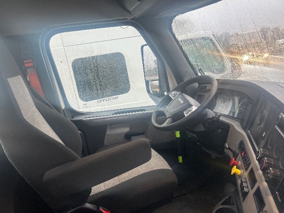 Day Cab Tractor-Heavy Duty Tractors-Freightliner-2022-T12664ST-Greensboro-NC-847,107\n\t\tmiles-$ 33,000 - Image 14