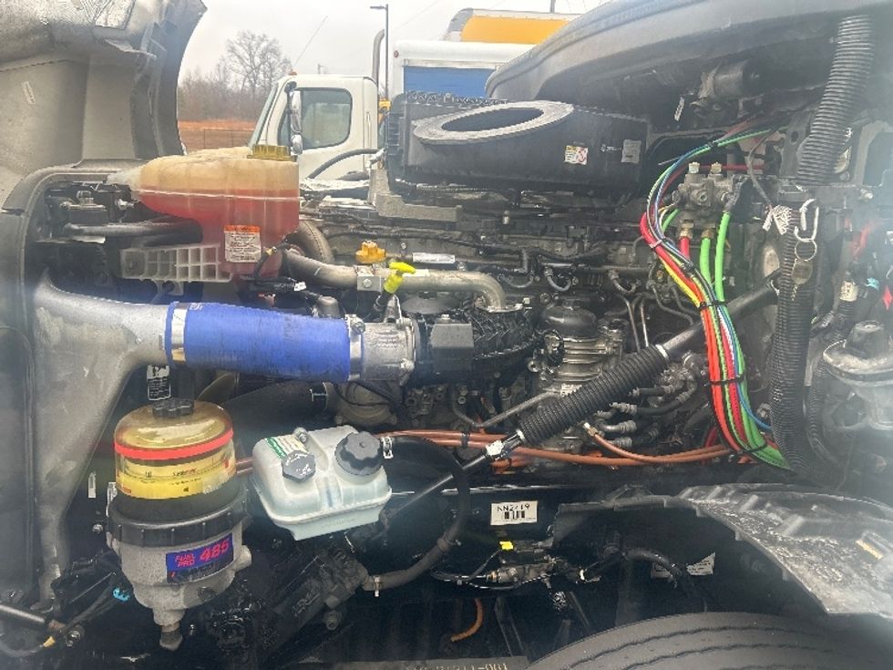 Day Cab Tractor-Heavy Duty Tractors-Freightliner-2022-T12664ST-Greensboro-NC-847,107\n\t\tmiles-$ 33,000 - Image 16