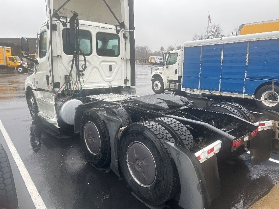 Day Cab Tractor-Heavy Duty Tractors-Freightliner-2022-T12664ST-Greensboro-NC-847,107\n\t\tmiles-$ 33,000 - Image 5