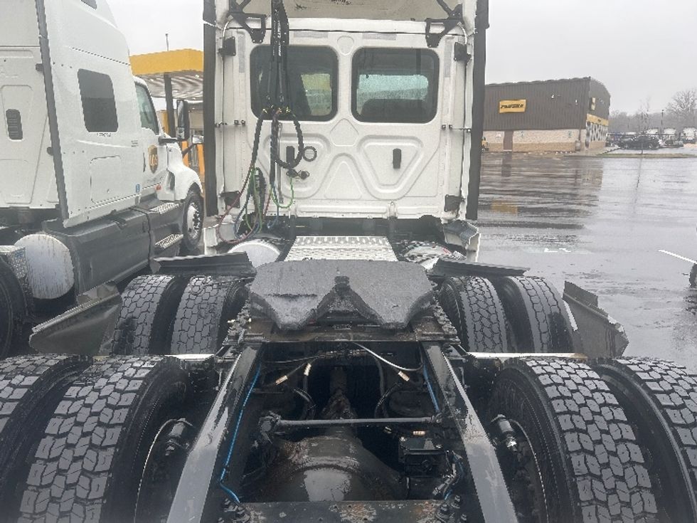 Day Cab Tractor-Heavy Duty Tractors-Freightliner-2022-T12664ST-Greensboro-NC-847,107\n\t\tmiles-$ 33,000 - Image 6