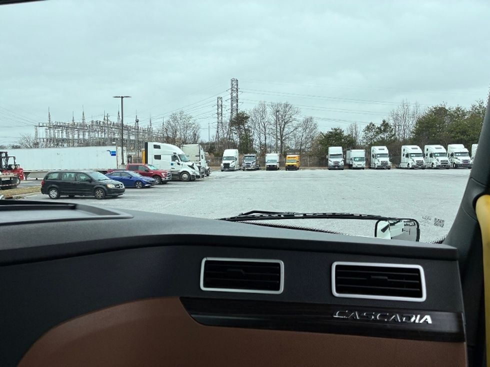 Day Cab Tractor-Heavy Duty Tractors-Freightliner-2022-T12664ST-Greenville-SC-41,830\n\t\tmiles-$ 88,500 - Image 13