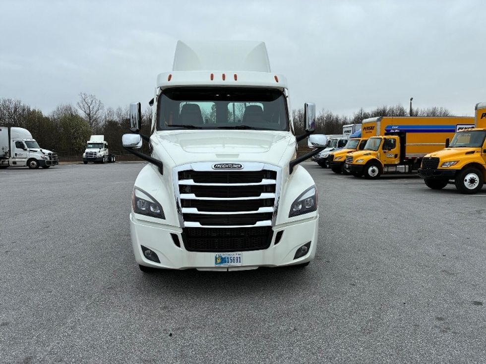 Day Cab Tractor-Heavy Duty Tractors-Freightliner-2022-T12664ST-Greenville-SC-41,830\n\t\tmiles-$ 88,500 - Image 2