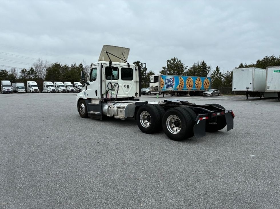 Day Cab Tractor-Heavy Duty Tractors-Freightliner-2022-T12664ST-Greenville-SC-41,830\n\t\tmiles-$ 88,500 - Image 5