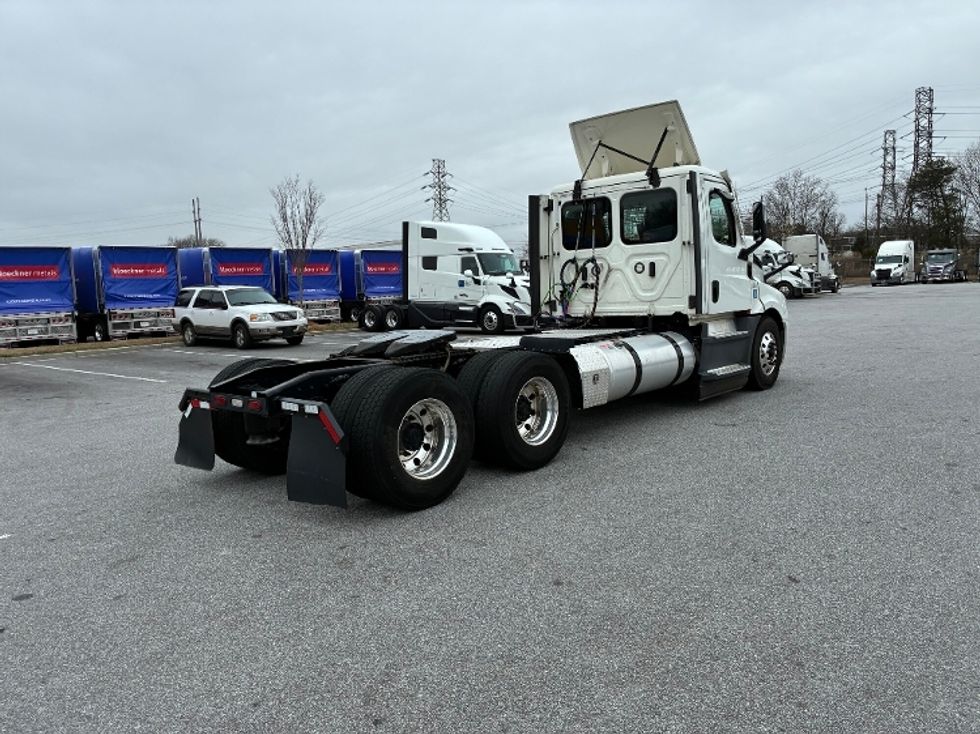 Day Cab Tractor-Heavy Duty Tractors-Freightliner-2022-T12664ST-Greenville-SC-41,830\n\t\tmiles-$ 88,500 - Image 7