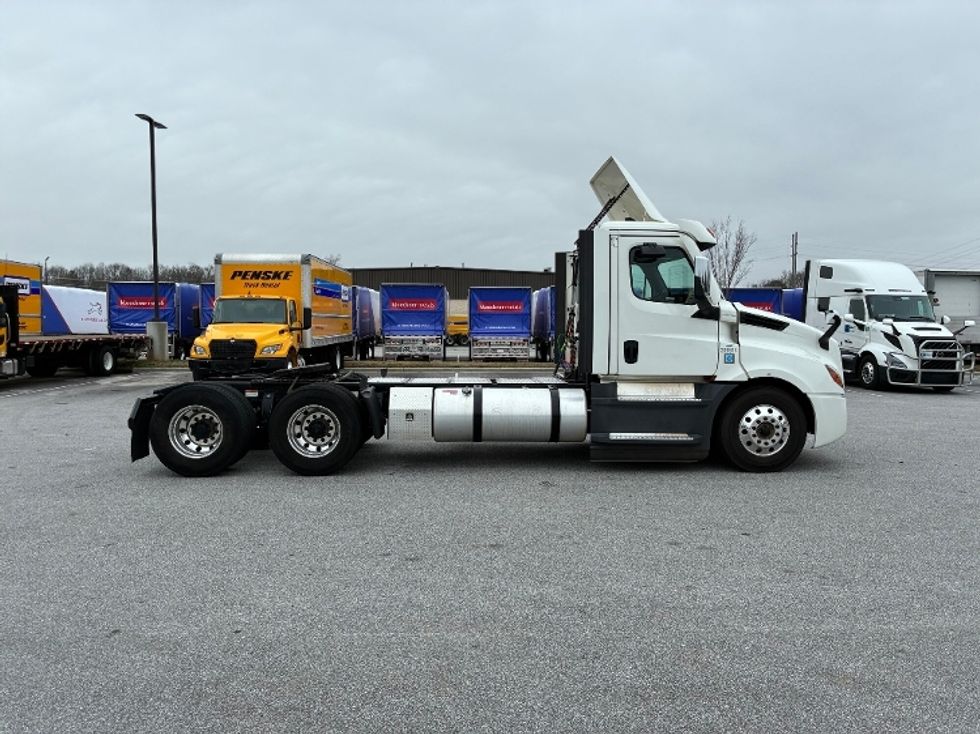 Day Cab Tractor-Heavy Duty Tractors-Freightliner-2022-T12664ST-Greenville-SC-41,830\n\t\tmiles-$ 88,500 - Image 8