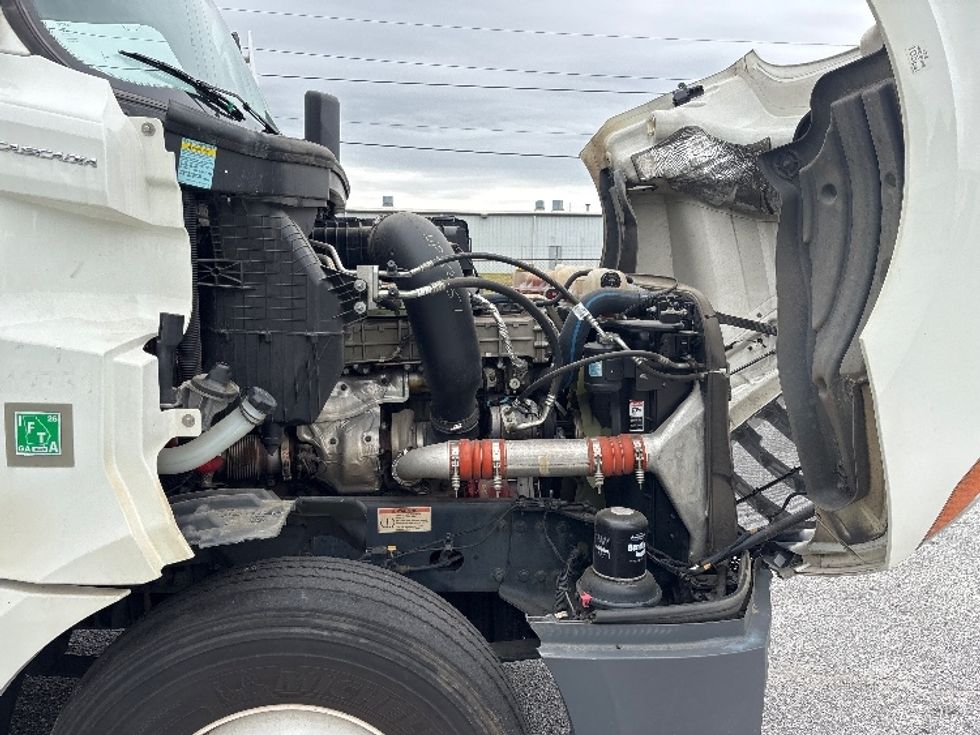 Day Cab Tractor-Heavy Duty Tractors-Freightliner-2022-T12664ST-Greer-SC-271,386\n\t\tmiles-$ 75,000 - Image 15