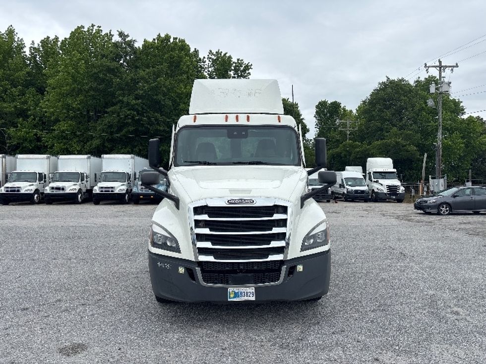 Day Cab Tractor-Heavy Duty Tractors-Freightliner-2022-T12664ST-Greer-SC-271,386\n\t\tmiles-$ 75,000 - Image 2