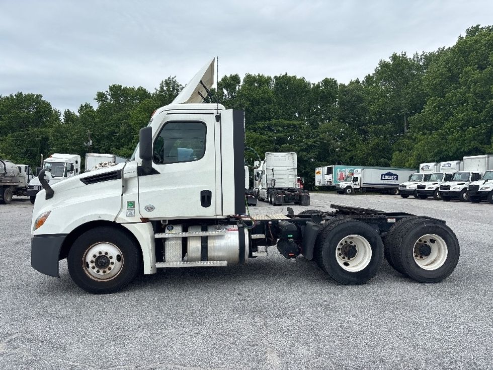 Day Cab Tractor-Heavy Duty Tractors-Freightliner-2022-T12664ST-Greer-SC-271,386\n\t\tmiles-$ 75,000 - Image 4