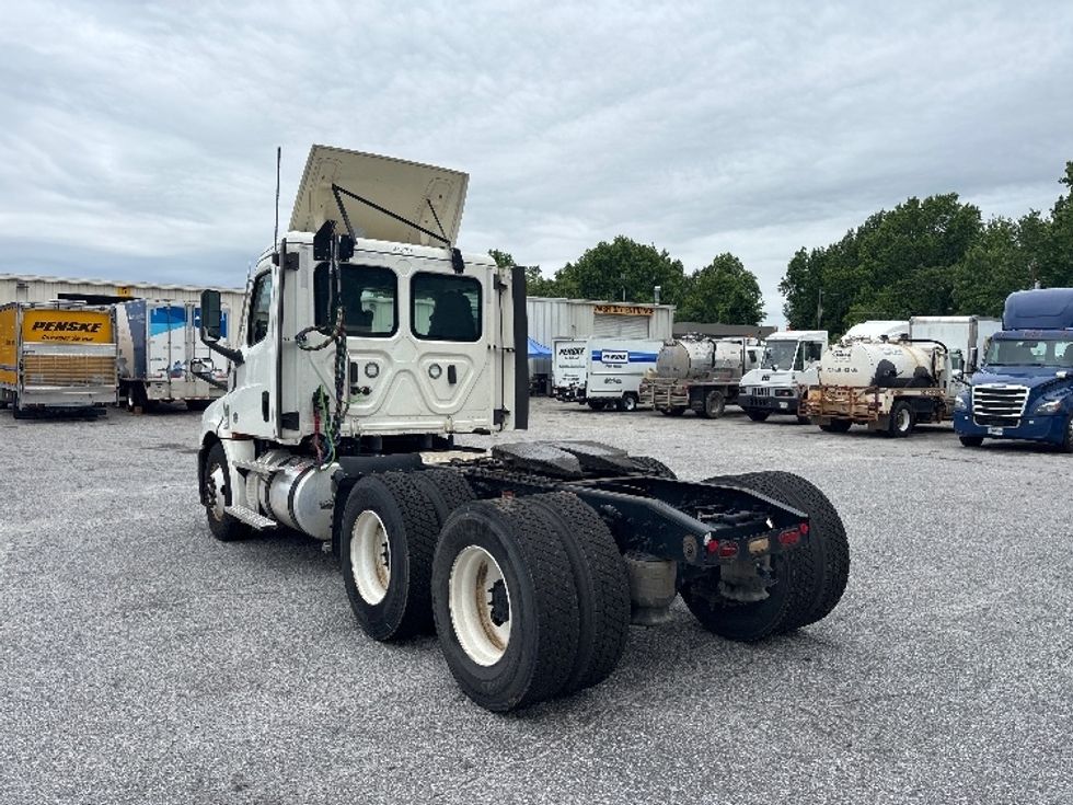 Day Cab Tractor-Heavy Duty Tractors-Freightliner-2022-T12664ST-Greer-SC-271,386\n\t\tmiles-$ 75,000 - Image 5
