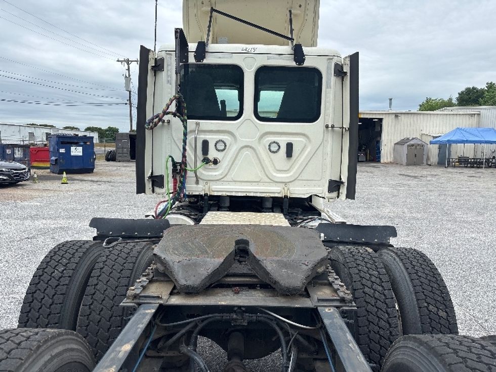 Day Cab Tractor-Heavy Duty Tractors-Freightliner-2022-T12664ST-Greer-SC-271,386\n\t\tmiles-$ 75,000 - Image 6