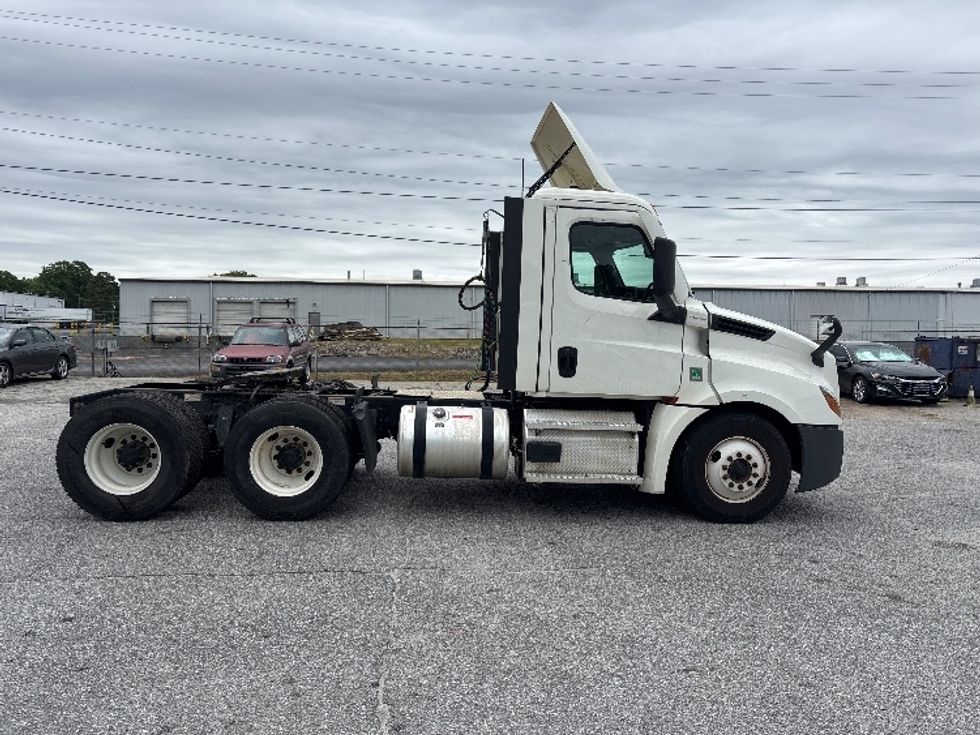 Day Cab Tractor-Heavy Duty Tractors-Freightliner-2022-T12664ST-Greer-SC-271,386\n\t\tmiles-$ 75,000 - Image 8