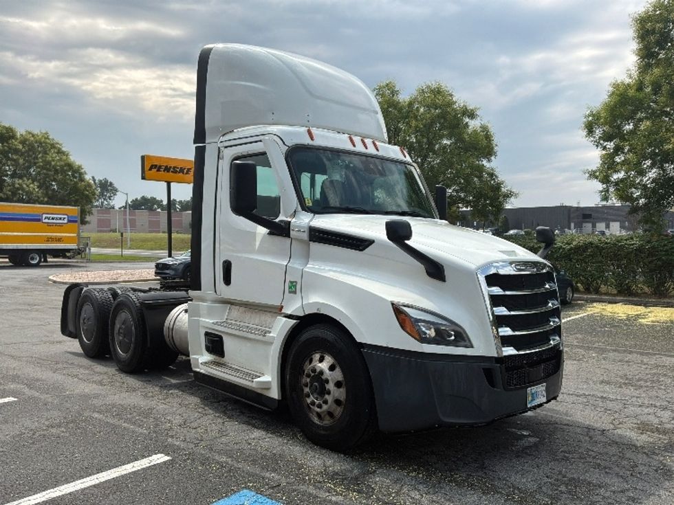 Day Cab Tractor-Heavy Duty Tractors-Freightliner-2022-T12664ST-Hagerstown-MD-773,692\n\t\tmiles-$ 29,500 - Image 1