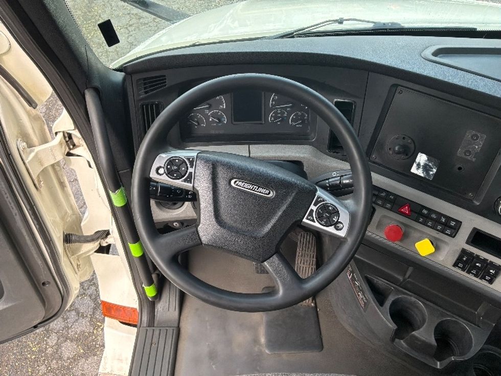 Day Cab Tractor-Heavy Duty Tractors-Freightliner-2022-T12664ST-Hagerstown-MD-773,692\n\t\tmiles-$ 29,500 - Image 11