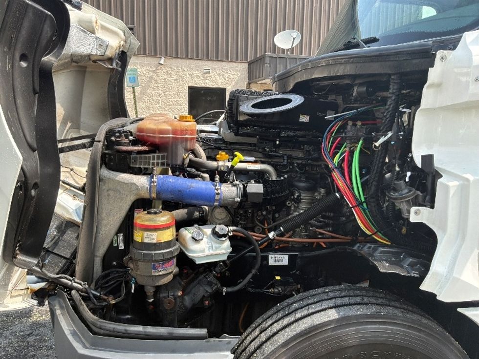 Day Cab Tractor-Heavy Duty Tractors-Freightliner-2022-T12664ST-Hagerstown-MD-773,692\n\t\tmiles-$ 29,500 - Image 16