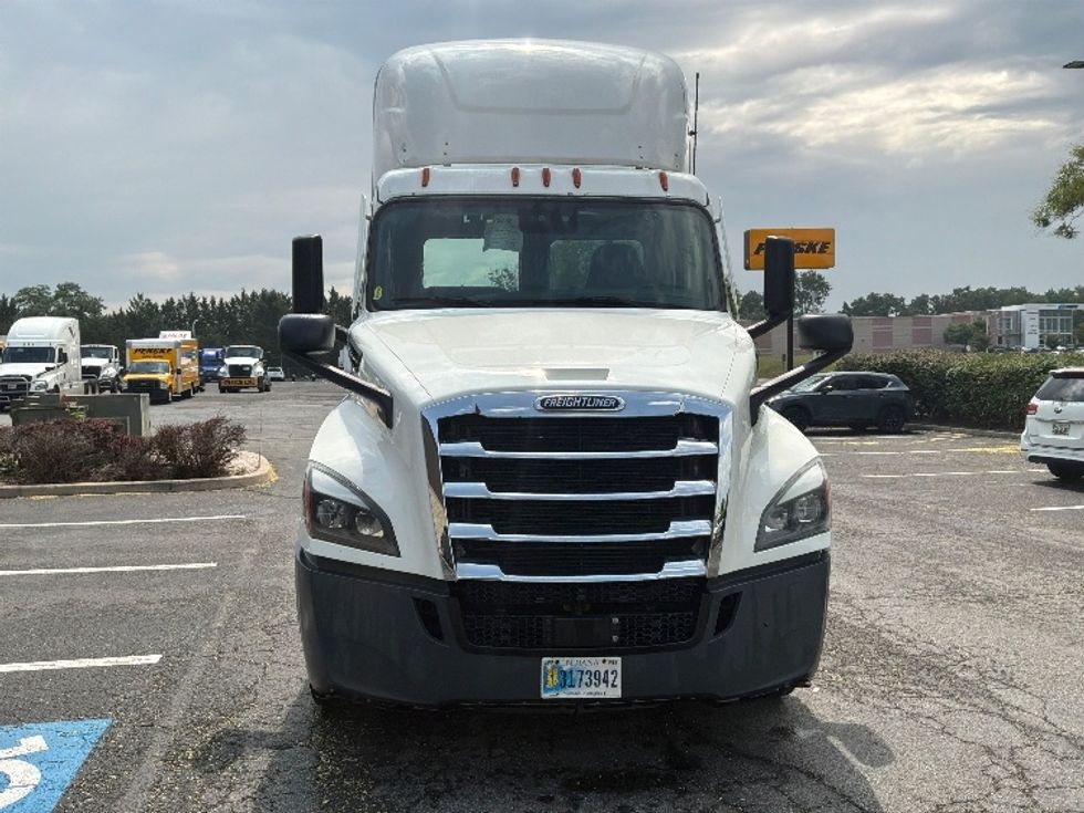 Day Cab Tractor-Heavy Duty Tractors-Freightliner-2022-T12664ST-Hagerstown-MD-773,692\n\t\tmiles-$ 29,500 - Image 2