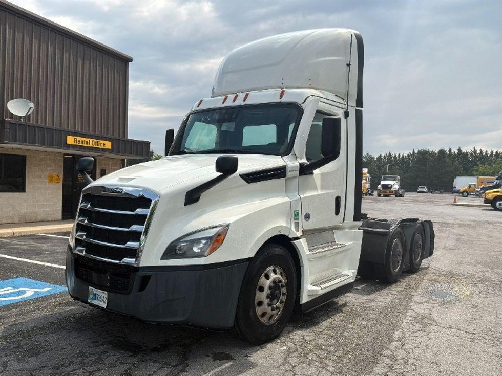 Day Cab Tractor-Heavy Duty Tractors-Freightliner-2022-T12664ST-Hagerstown-MD-773,692\n\t\tmiles-$ 29,500 - Image 3