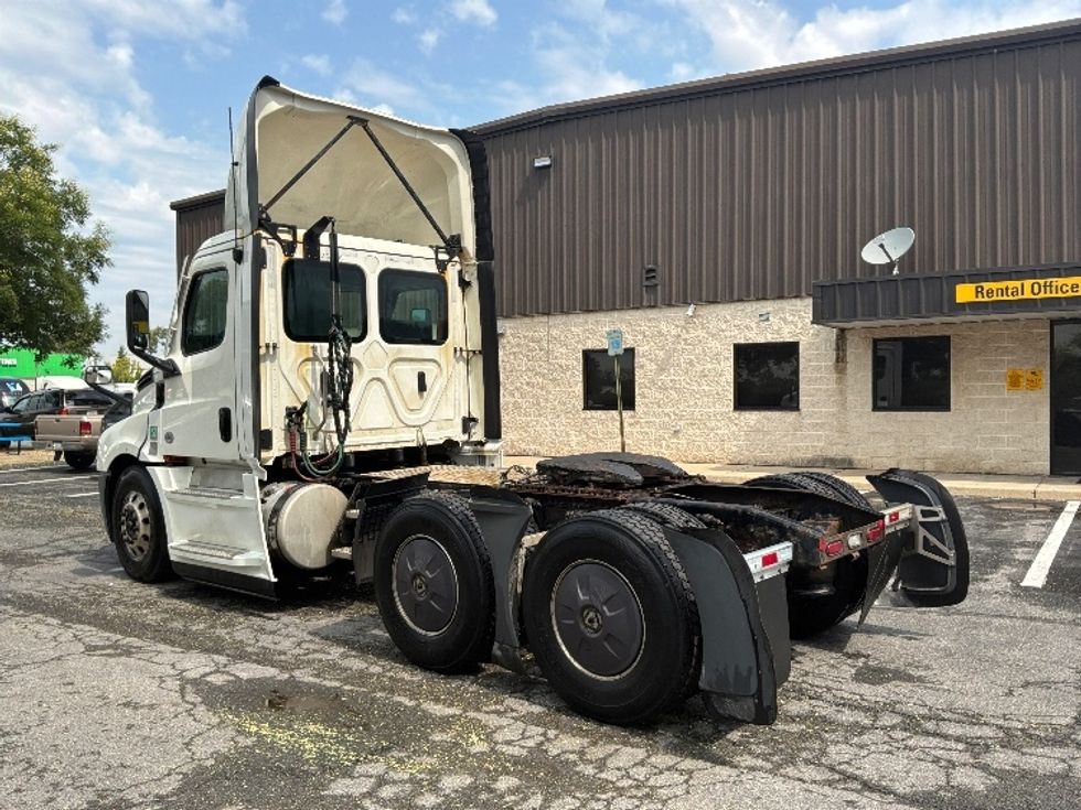 Day Cab Tractor-Heavy Duty Tractors-Freightliner-2022-T12664ST-Hagerstown-MD-773,692\n\t\tmiles-$ 29,500 - Image 5