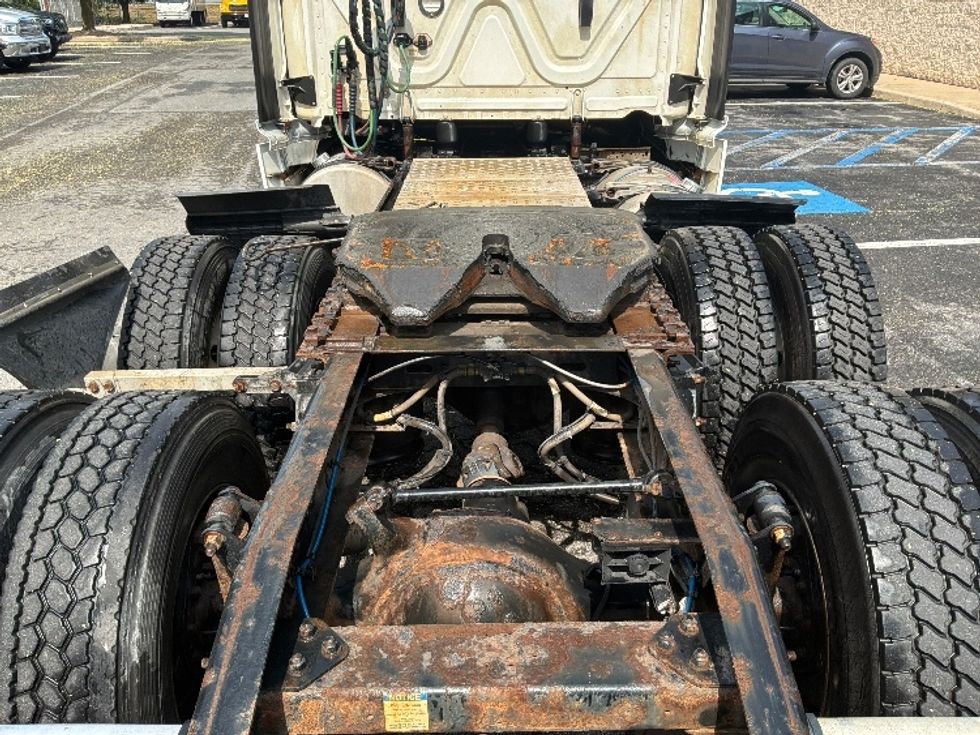 Day Cab Tractor-Heavy Duty Tractors-Freightliner-2022-T12664ST-Hagerstown-MD-773,692\n\t\tmiles-$ 29,500 - Image 6