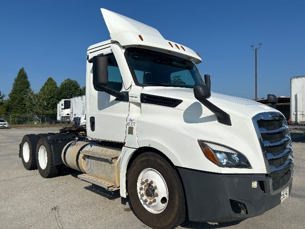Day Cab Tractor-Heavy Duty Tractors-Freightliner-2022-T12664ST-Hammond-LA-109,093\n\t\tmiles-$ 87,250 - Image 1