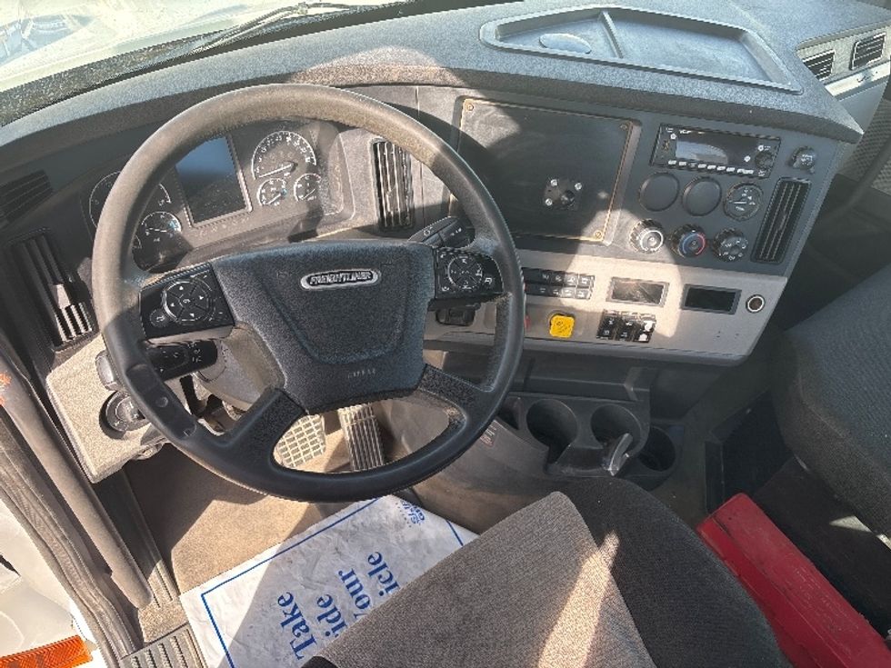 Day Cab Tractor-Heavy Duty Tractors-Freightliner-2022-T12664ST-Hammond-LA-109,093\n\t\tmiles-$ 87,250 - Image 11