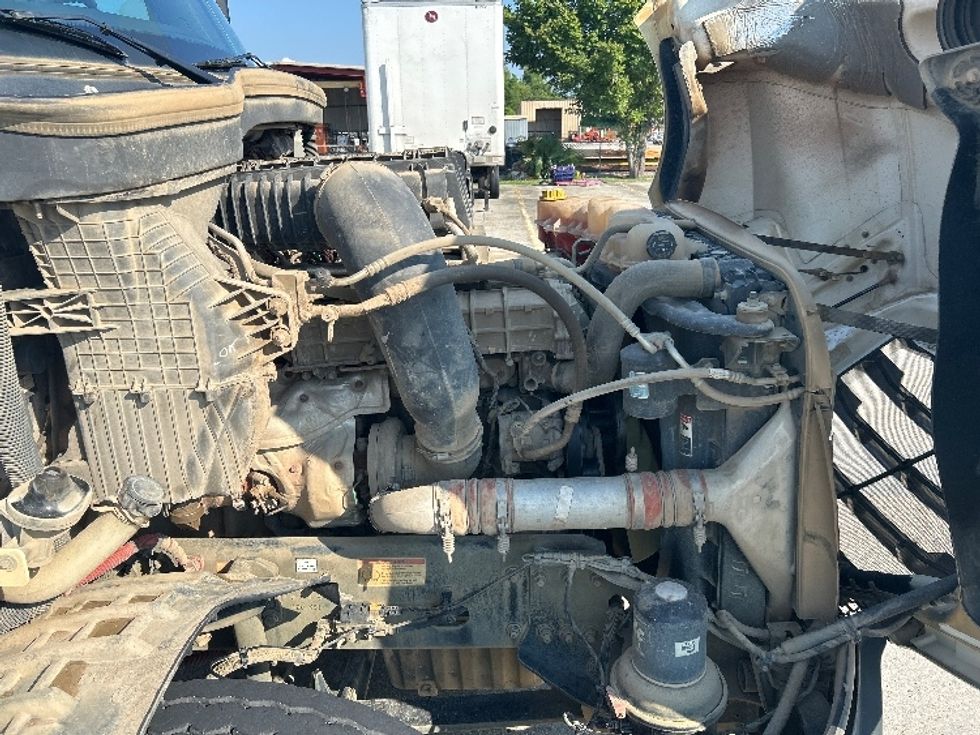 Day Cab Tractor-Heavy Duty Tractors-Freightliner-2022-T12664ST-Hammond-LA-109,093\n\t\tmiles-$ 87,250 - Image 15