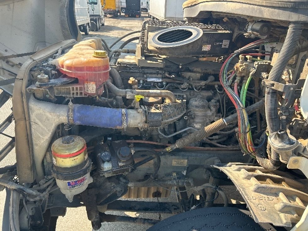 Day Cab Tractor-Heavy Duty Tractors-Freightliner-2022-T12664ST-Hammond-LA-109,093\n\t\tmiles-$ 87,250 - Image 16