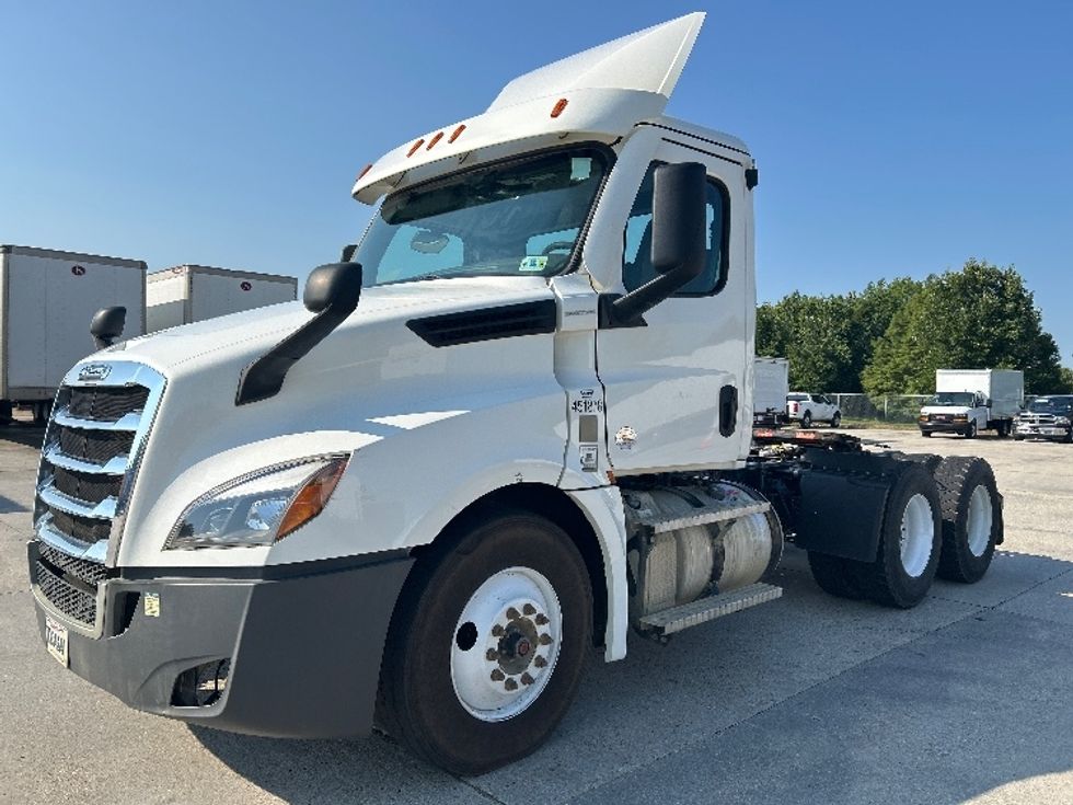 Day Cab Tractor-Heavy Duty Tractors-Freightliner-2022-T12664ST-Hammond-LA-109,093\n\t\tmiles-$ 87,250 - Image 3