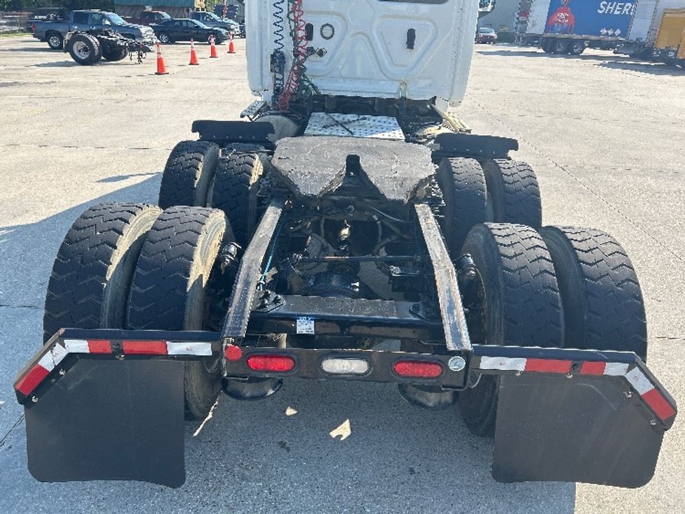 Day Cab Tractor-Heavy Duty Tractors-Freightliner-2022-T12664ST-Hammond-LA-109,093\n\t\tmiles-$ 87,250 - Image 6