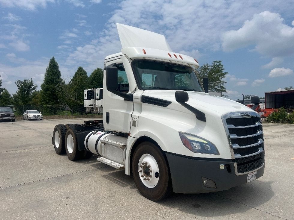 2023 Freightliner Cascadia 126" Day cab photo 17