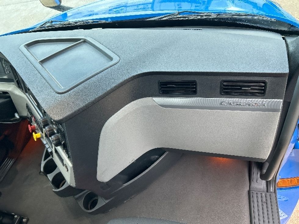 Day Cab Tractor-Heavy Duty Tractors-Freightliner-2022-T12664ST-Hammond-LA-311,788\n\t\tmiles-$ 94,000 - Image 13