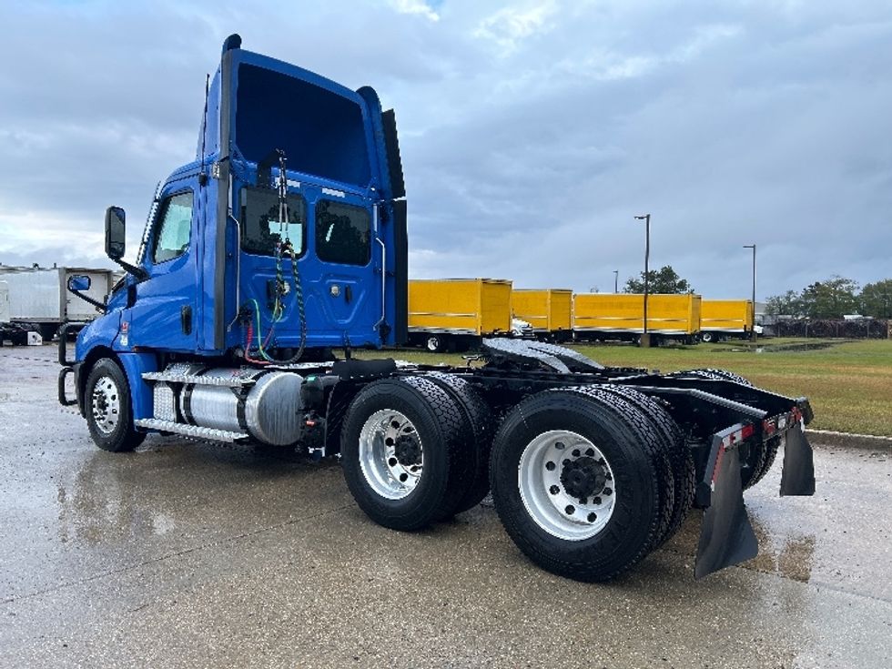 Day Cab Tractor-Heavy Duty Tractors-Freightliner-2022-T12664ST-Hammond-LA-311,788\n\t\tmiles-$ 94,000 - Image 5