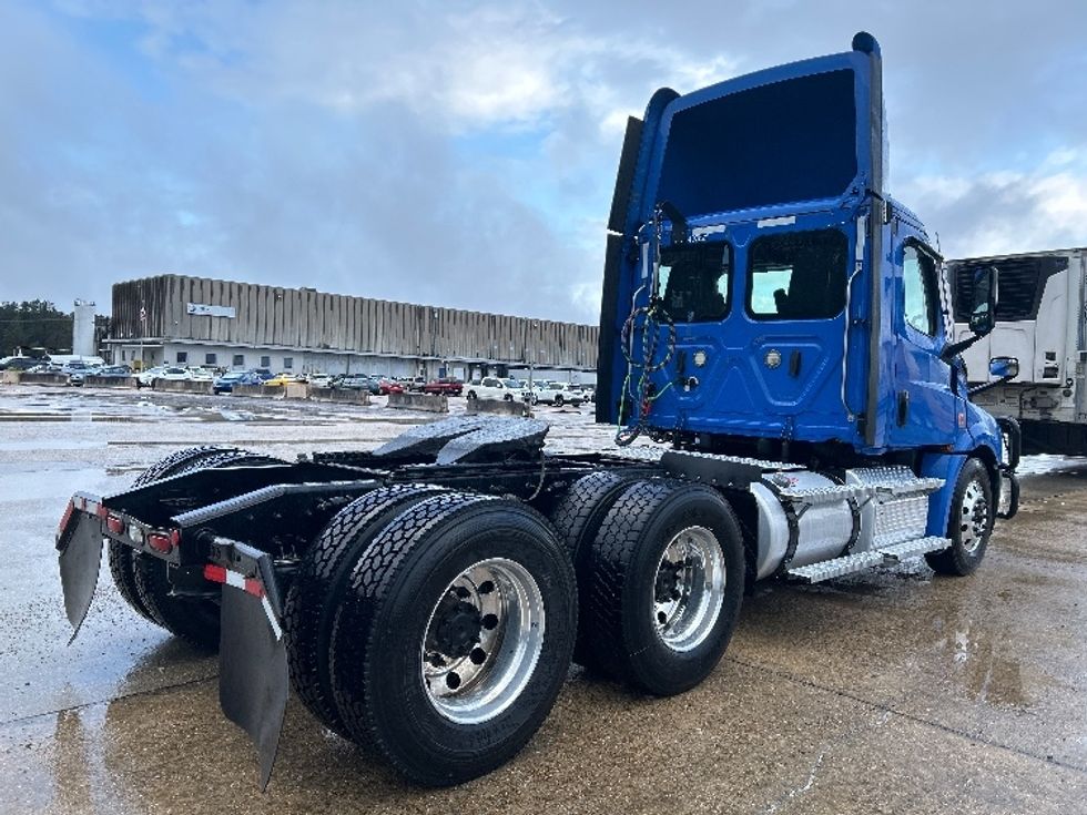 Day Cab Tractor-Heavy Duty Tractors-Freightliner-2022-T12664ST-Hammond-LA-311,788\n\t\tmiles-$ 94,000 - Image 7