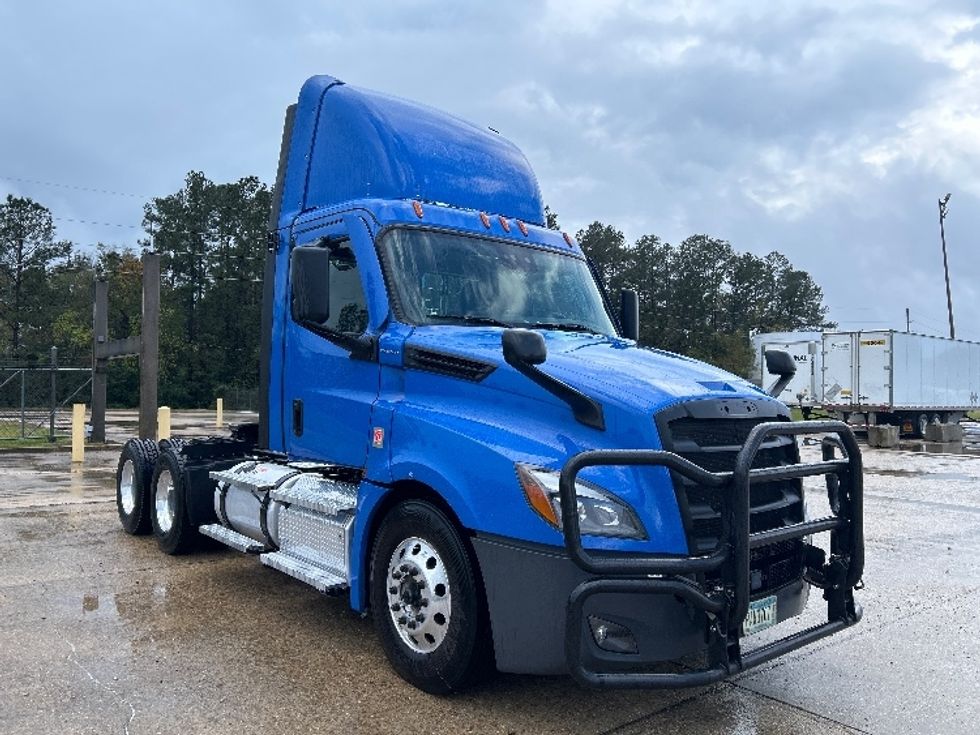 Day Cab Tractor-Heavy Duty Tractors-Freightliner-2022-T12664ST-Hammond-LA-354,103\n\t\tmiles-$ 72,750 - Image 1