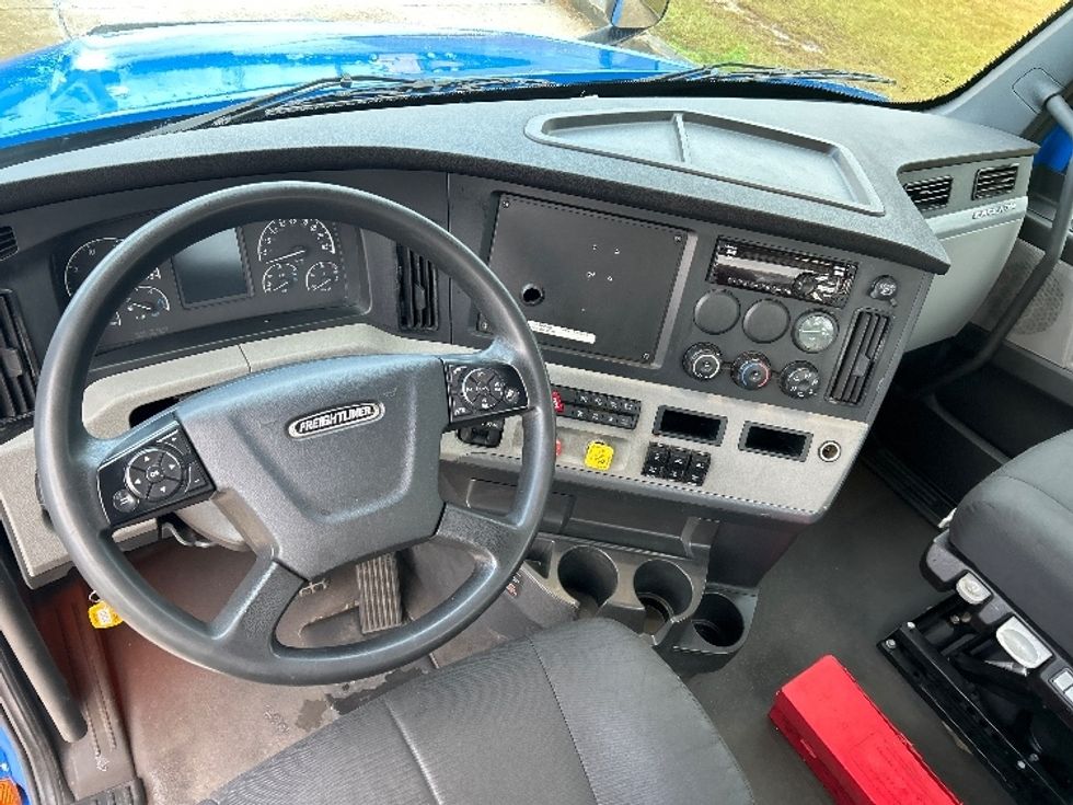 Day Cab Tractor-Heavy Duty Tractors-Freightliner-2022-T12664ST-Hammond-LA-354,103\n\t\tmiles-$ 72,750 - Image 11