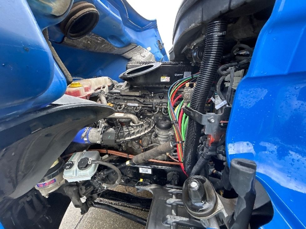 Day Cab Tractor-Heavy Duty Tractors-Freightliner-2022-T12664ST-Hammond-LA-354,103\n\t\tmiles-$ 72,750 - Image 16