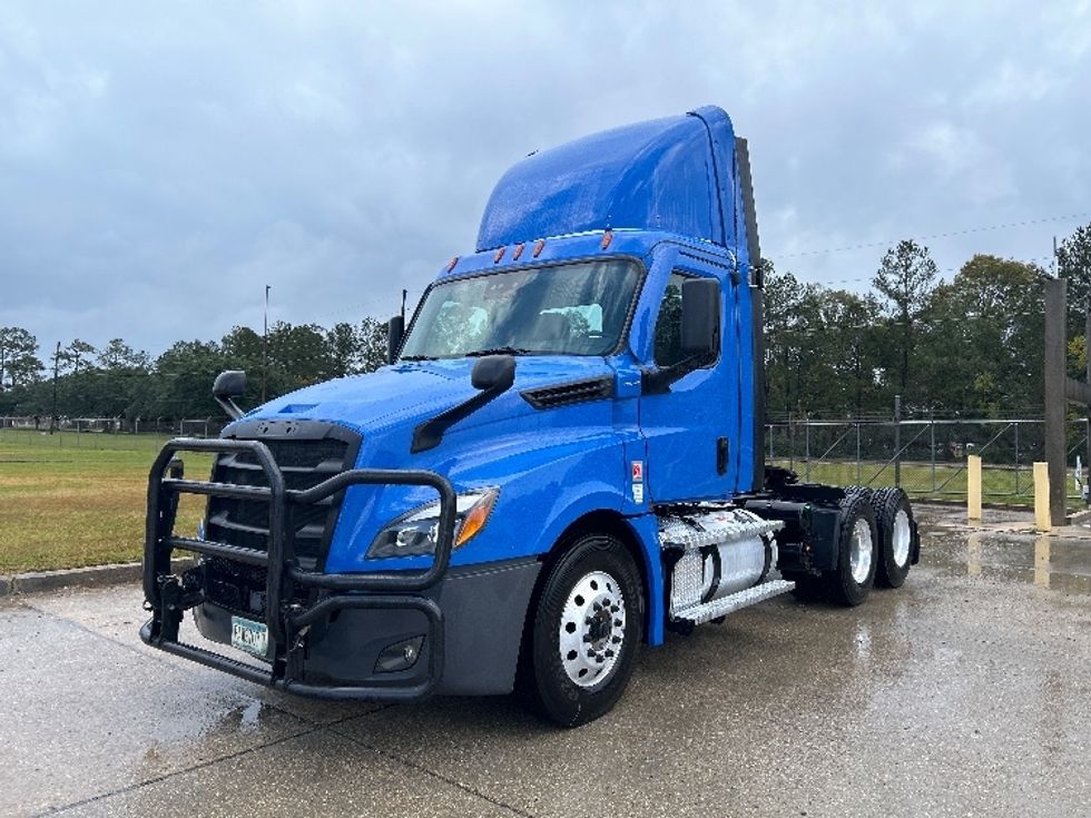 Day Cab Tractor-Heavy Duty Tractors-Freightliner-2022-T12664ST-Hammond-LA-354,103\n\t\tmiles-$ 72,750 - Image 3