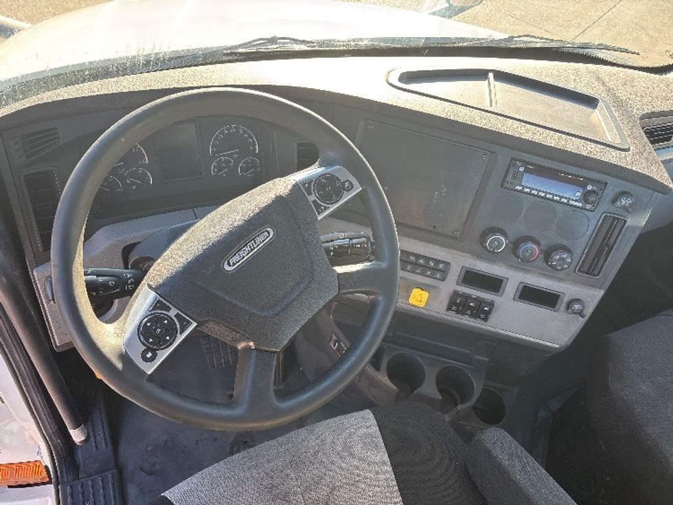 Day Cab Tractor-Heavy Duty Tractors-Freightliner-2022-T12664ST-Hammond-LA-820,515\n\t\tmiles-$ 29,750 - Image 11