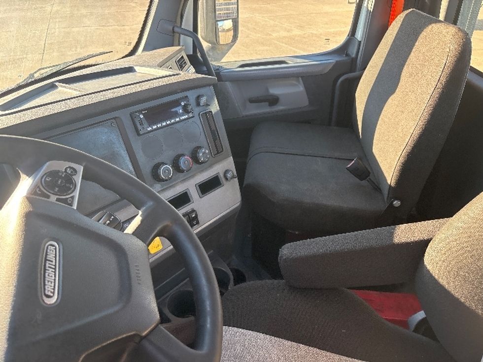 Day Cab Tractor-Heavy Duty Tractors-Freightliner-2022-T12664ST-Hammond-LA-820,515\n\t\tmiles-$ 29,750 - Image 12