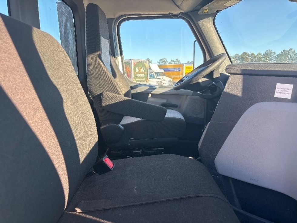 Day Cab Tractor-Heavy Duty Tractors-Freightliner-2022-T12664ST-Hammond-LA-820,515\n\t\tmiles-$ 29,750 - Image 17