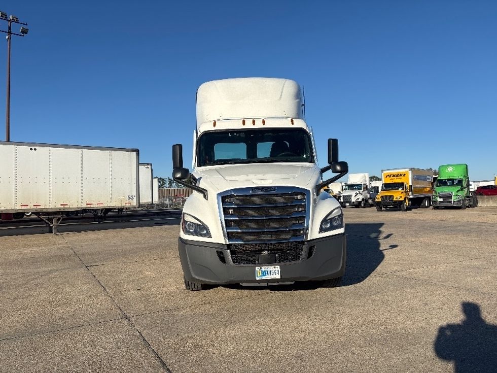 Day Cab Tractor-Heavy Duty Tractors-Freightliner-2022-T12664ST-Hammond-LA-820,515\n\t\tmiles-$ 29,750 - Image 2