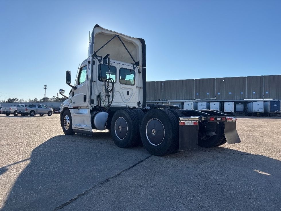 Day Cab Tractor-Heavy Duty Tractors-Freightliner-2022-T12664ST-Hammond-LA-820,515\n\t\tmiles-$ 29,750 - Image 5
