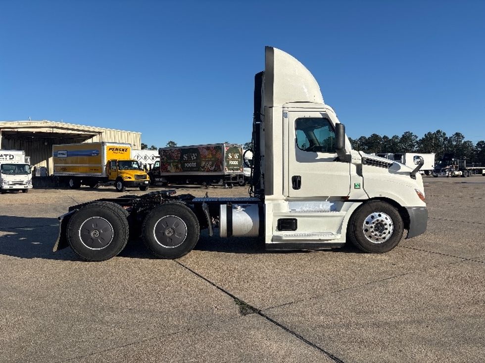 Day Cab Tractor-Heavy Duty Tractors-Freightliner-2022-T12664ST-Hammond-LA-820,515\n\t\tmiles-$ 29,750 - Image 8