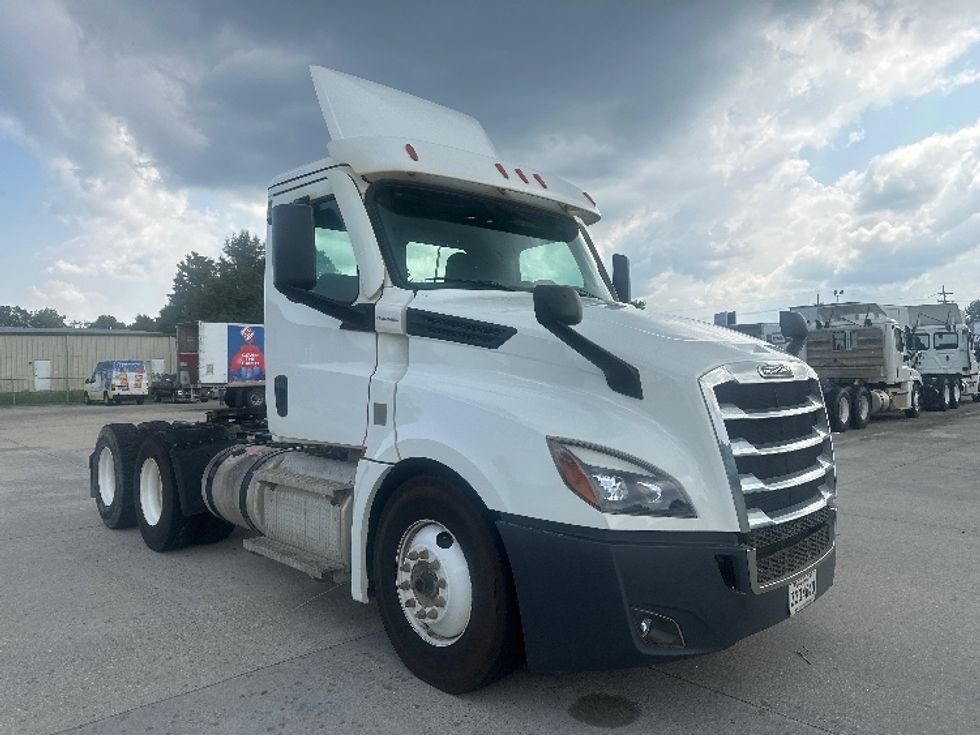 Day Cab Tractor-Heavy Duty Tractors-Freightliner-2022-T12664ST-Hammond-LA-87,997\n\t\tmiles-$ 87,500 - Image 1