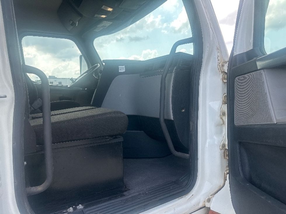 Day Cab Tractor-Heavy Duty Tractors-Freightliner-2022-T12664ST-Hammond-LA-87,997\n\t\tmiles-$ 87,500 - Image 12