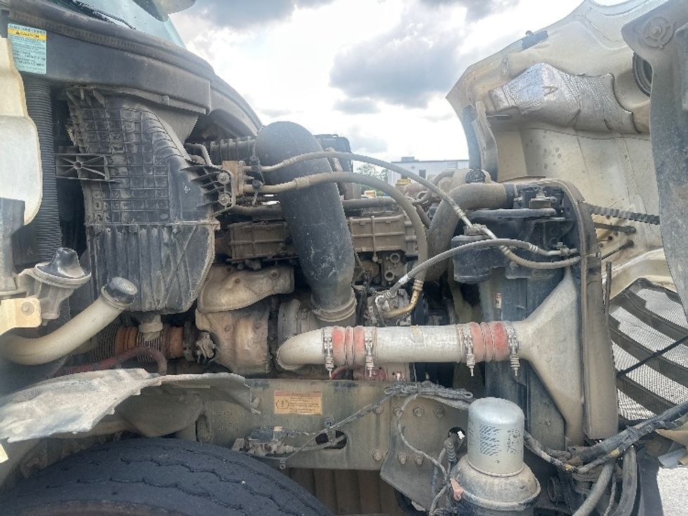 Day Cab Tractor-Heavy Duty Tractors-Freightliner-2022-T12664ST-Hammond-LA-87,997\n\t\tmiles-$ 87,500 - Image 15