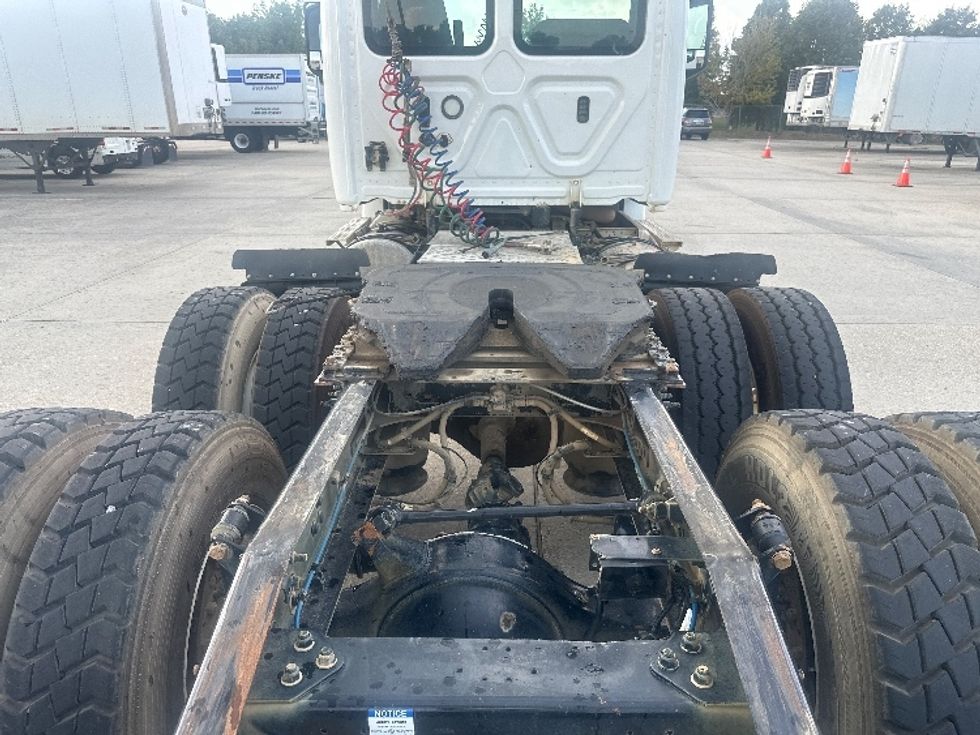 Day Cab Tractor-Heavy Duty Tractors-Freightliner-2022-T12664ST-Hammond-LA-87,997\n\t\tmiles-$ 87,500 - Image 6